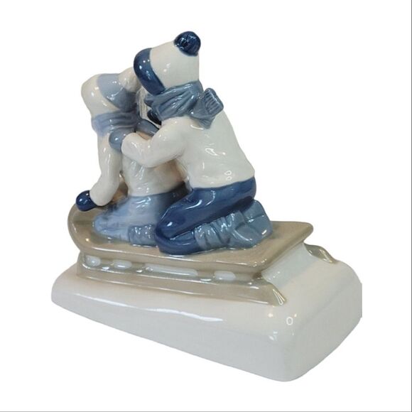 Paul Sebastian Vintage Children On Sled Ride Fine Porcelain Figurine - Picture 5 of 11